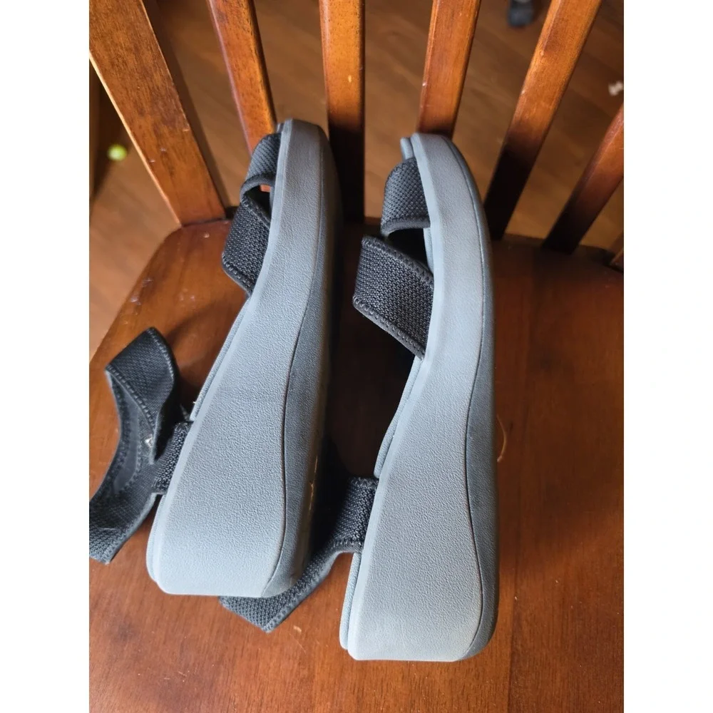 Clarks Collection Comfort Wedge Sandals Size 9.5 Black Stretch Straps